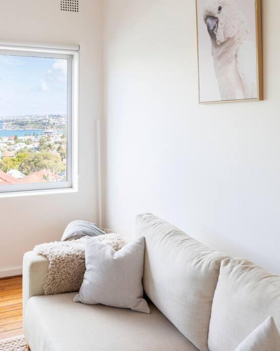 Spacious & Bright With Ocean Views Balcony Apartment *