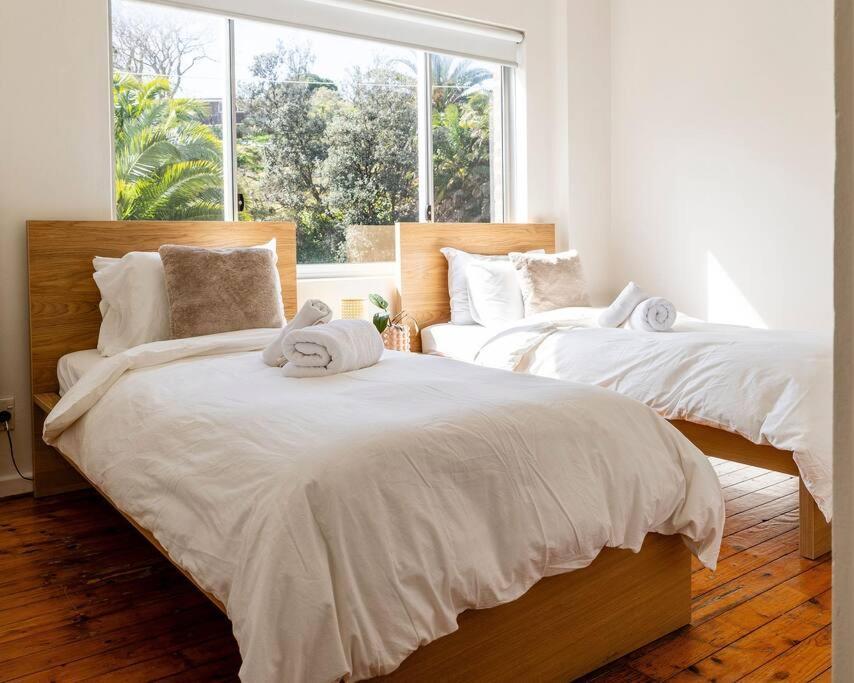 Spacious & Bright With Ocean Views Balcony Apartment