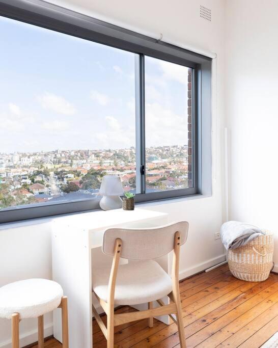 Apartment Spacious & Bright With Ocean Views Balcony Sydney