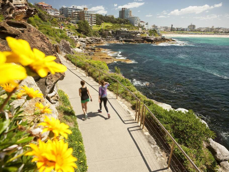 Apartment Spacious & Bright With Ocean Views Balcony Sydney